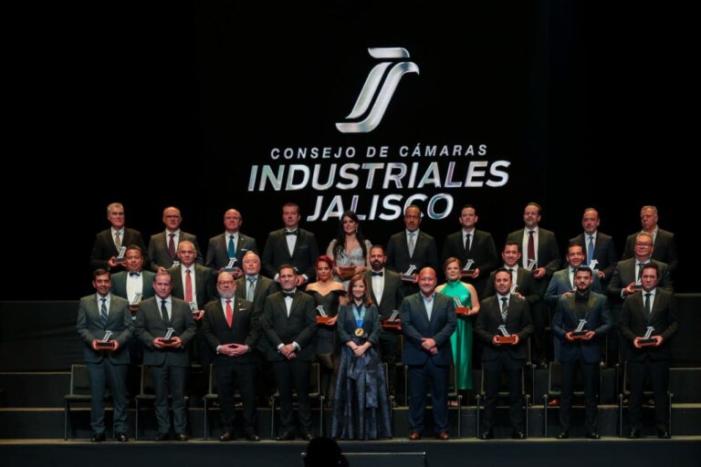 XLIV Medalla al Mérito Industrial e Industriales Distinguidos